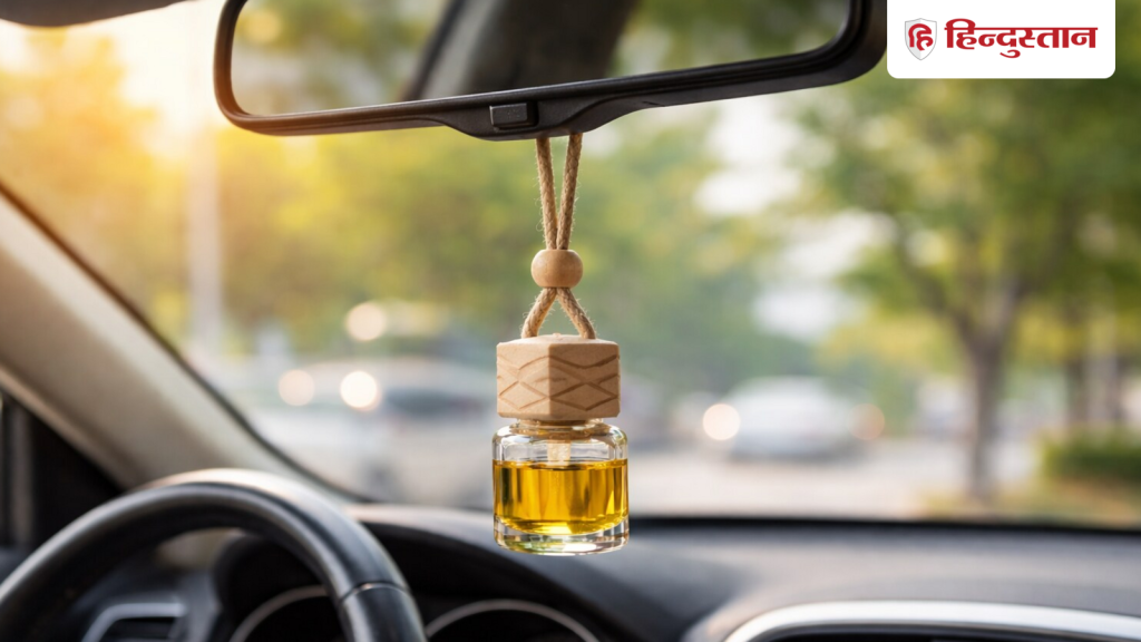 वास्तु शास्त्र: कार में एसेंशियल ऑयल की शीशी टांगना शुभ या अशुभ? जिंदगी में आता है ये...