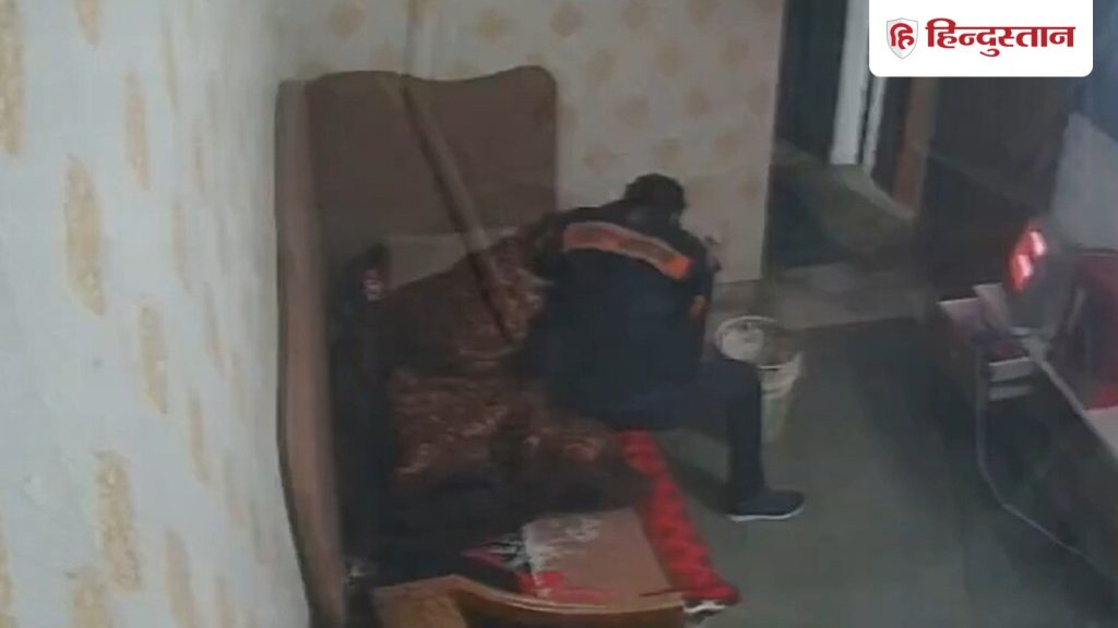 बीमार मां की बेरहमी से पिटाई, गाजियाबाद में नशेड़ी बेटे की खौफनाक करतूत-...