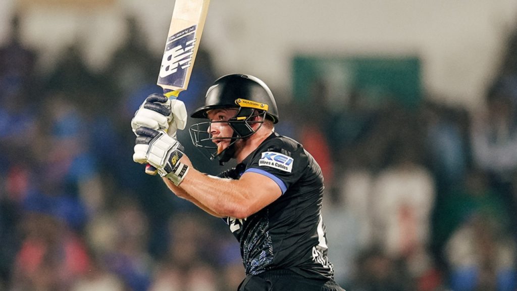 पहले 105 मीटर और फिर 107 मीटर लंबा छक्का मारकर ग्लेन फिलिप्स ने गेंद को बनाया तारा, बेबस नजर आए भारतीय गेंदबाज | Glenn Phillips played Fantastic innings, hitting sixes measuring 105 and 107...