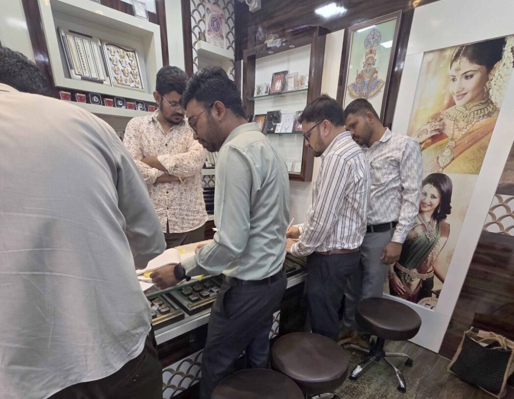 ૩૭૦ જેટલી સોના- ચાંદી દુકાનો અને જ્વેલરી શો રૂમ પર તોલમાપ તંત્ર દ્વારા...