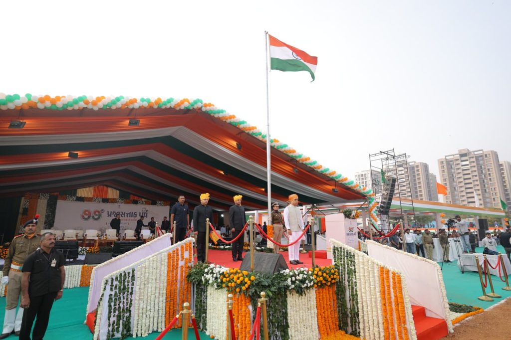 ’તિરંગો લહેરાય છે ગગને, લઈને સ્વપ્ન સૌના સાથનું, ગૌરવ છે મને આ… ’તિરંગો લહેરાય છે ગગને, લઈને સ્વપ્ન સૌના સાથનું, ગૌરવ છે મને આ...