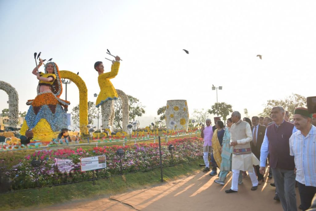 ‘ભારત એક ગાથા’ થીમ પર આધારિત ફ્લાવર શોમાં ગુજરાતની કલા સહિત વિકાસના… ‘ભારત એક ગાથા’ થીમ પર આધારિત ફ્લાવર શોમાં ગુજરાતની કલા સહિત વિકાસના...