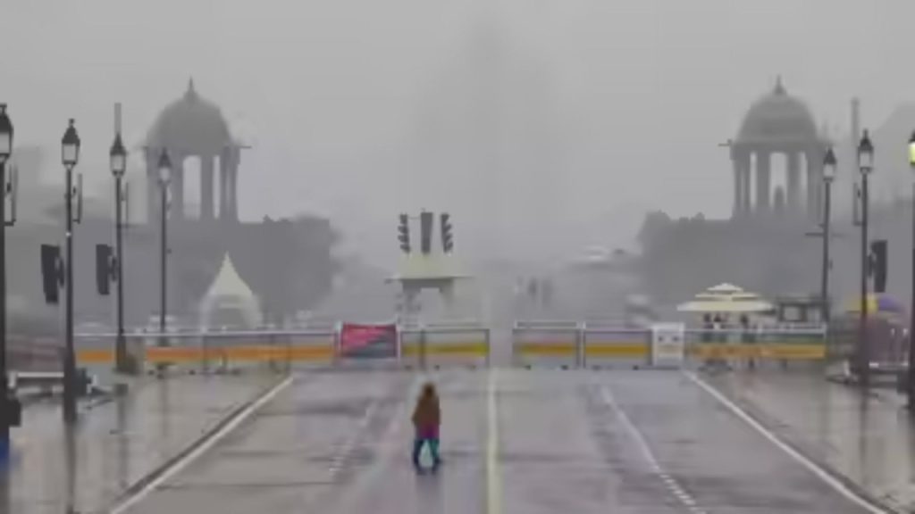 दिल्ली-एनसीआर में बारिश का अनुमान, कड़ाके की ठंड से मिलेगी राहत; जानें उत्तर भारत का वेदर अपडेट | Possibility of Rain in Delhi-NCR...