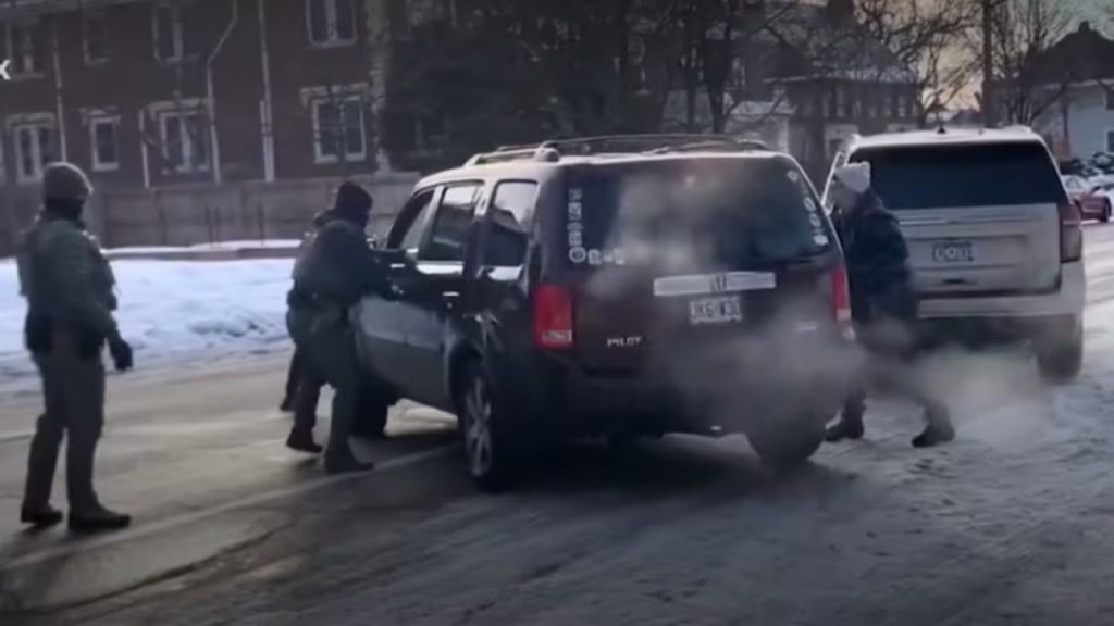 अमेरिका में ICE एजेंट ने कार में बैठी महिला को मारी गोली, विरोध में सड़कों पर उतरे सैकड़ों प्रदर्शनकारी; मेयर ममदानी ने जारी किया बयान | immigration agent shot woman in United...