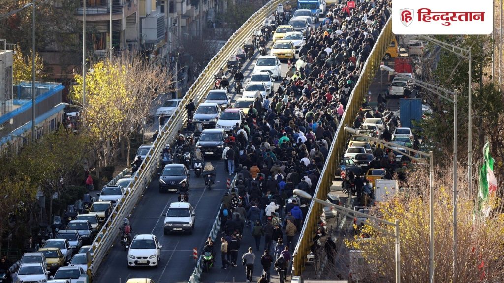 ईरान में कैसे शुरू हुए 'मुल्ला देश छोड़ो' वाले प्रदर्शन, अब तक 7 लोगों की मौत; किस बात पर...