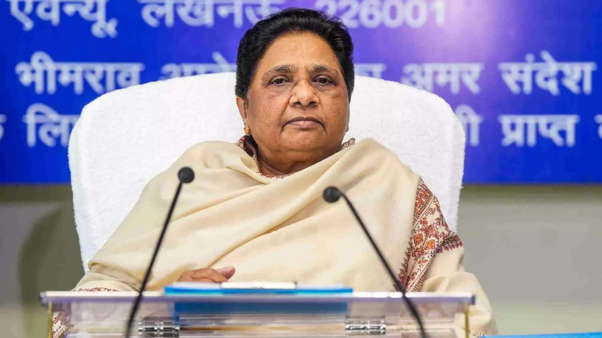 માયાવતીની પ્રેસ કોન્ફરન્સમાં શોર્ટ સર્કિટના કારણે ધુમાડો ઉછળ્યો હતો, તેમણે તેને અધવચ્ચે જ છોડી દીધો હતો