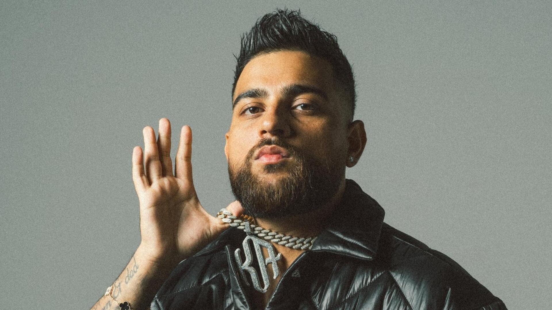 પંજાબી સિંગર કરણ ઔજલાએ પત્ની સાથે છેતરપિંડી કરી? જાણો શા માટે આવા આરોપો લગાવવામાં આવી રહ્યા છે પંજાબી સિંગર કરણ ઔજલાએ પત્ની સાથે છેતરપિંડી કરી? જાણો શા માટે આવા આરોપો લગાવવામાં આવી રહ્યા છે