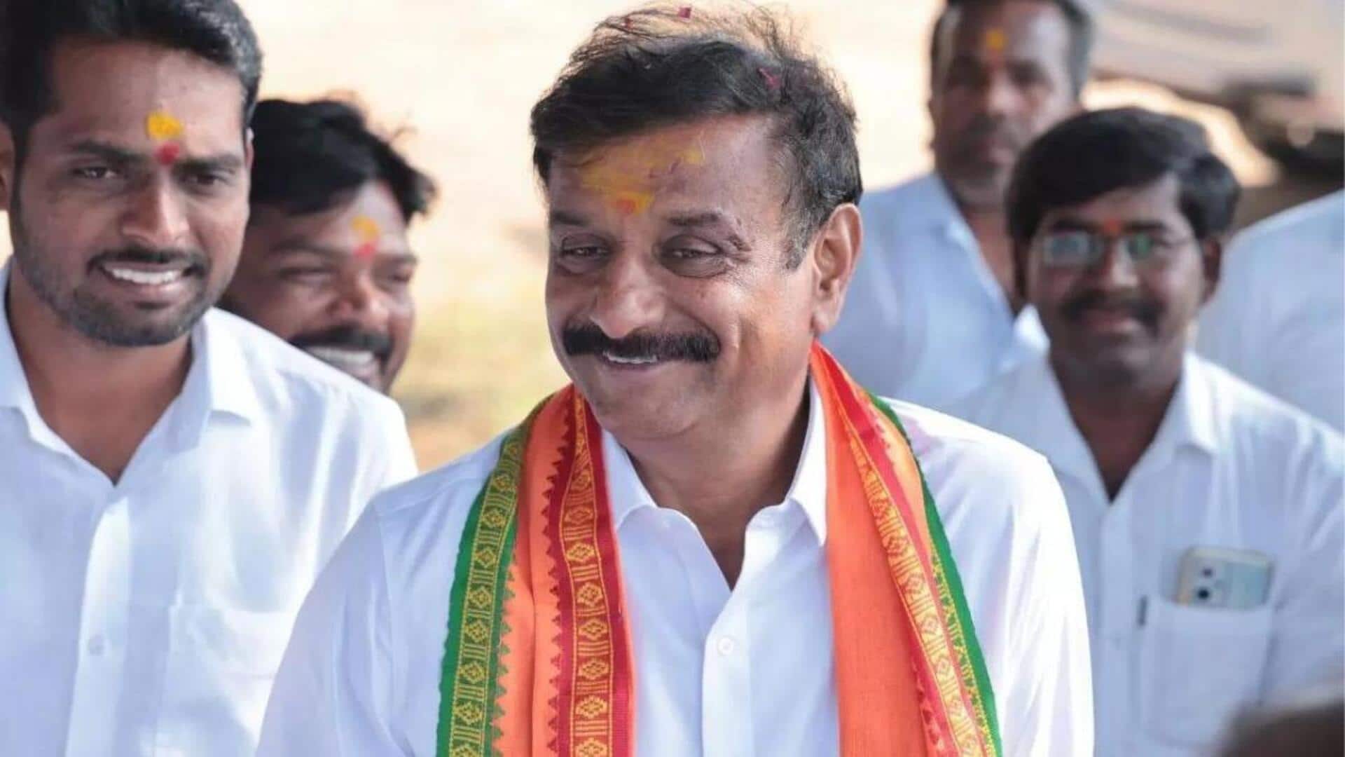 BRS ધારાસભ્યએ ગણતંત્ર દિવસ પર ઊંધો લહેરાવ્યો ત્રિરંગો, વીડિયો સામે આવ્યો BRS ધારાસભ્યએ ગણતંત્ર દિવસ પર ઊંધો લહેરાવ્યો ત્રિરંગો, વીડિયો સામે આવ્યો