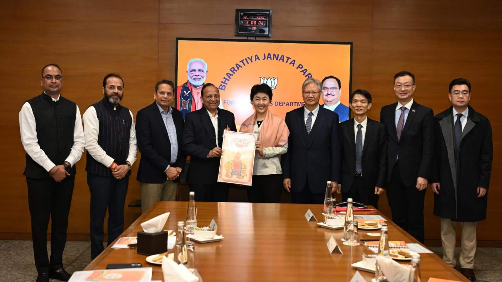 જમ્મુ-કાશ્મીરમાં ચાઈનીઝ મેન્યુફેક્ચરિંગનો દાવો, બીજેપી નેતાઓ બેઈજિંગ ડેલિગેશનને મળવાથી કોંગ્રેસ નારાજ જમ્મુ-કાશ્મીરમાં ચાઈનીઝ મેન્યુફેક્ચરિંગનો દાવો, બીજેપી નેતાઓ બેઈજિંગ ડેલિગેશનને મળવાથી કોંગ્રેસ નારાજ