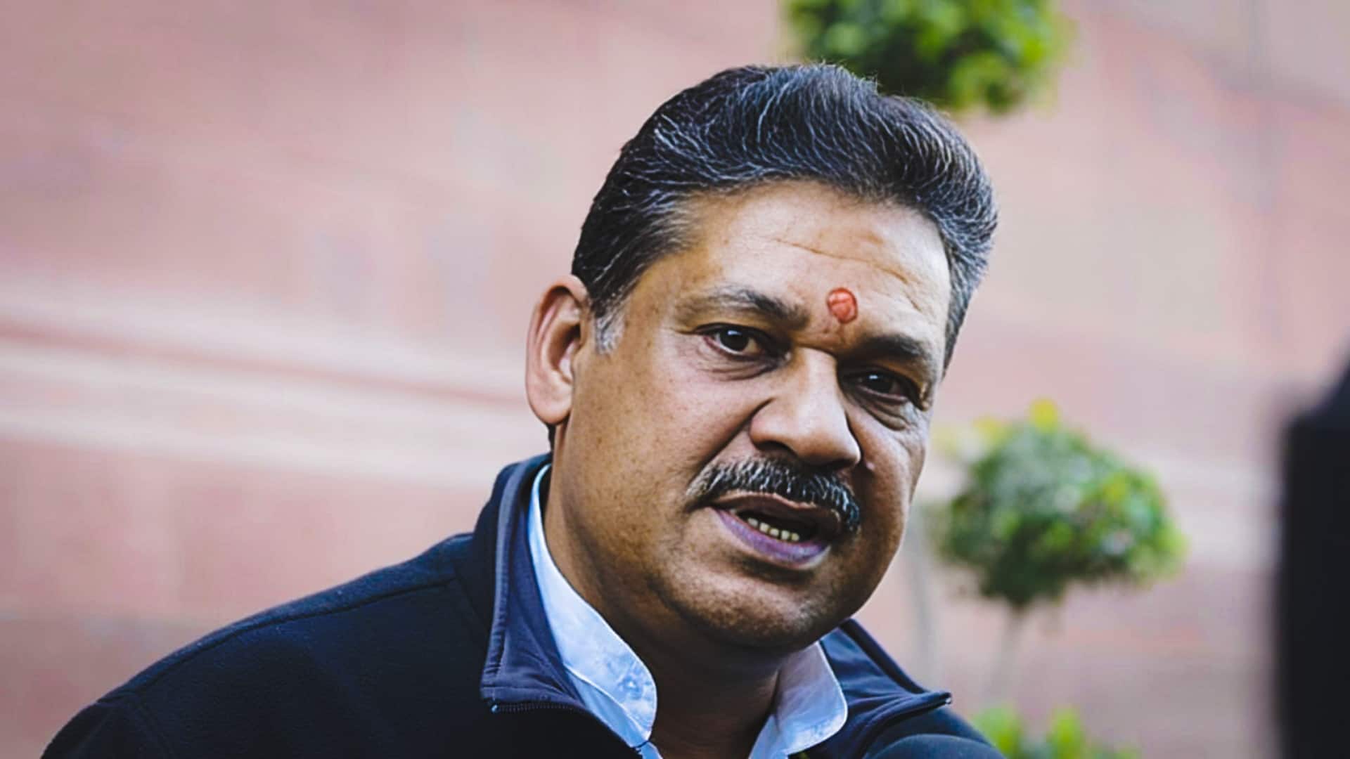 કીર્તિ આઝાદે શેર કર્યો ખુલ્લેઆમ વેચાતી નકલી નોટોનો વીડિયો, લખ્યું- સરકાર ચૂપ છે