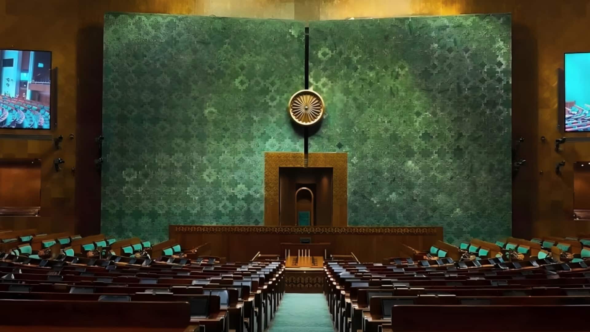 નિર્મલા સીતારમણે આર્થિક સર્વે રજૂ કર્યા બાદ લોકસભા 1 ફેબ્રુઆરી સુધી સ્થગિત કરી દેવામાં આવી નિર્મલા સીતારમણે આર્થિક સર્વે રજૂ કર્યા બાદ લોકસભા 1 ફેબ્રુઆરી સુધી સ્થગિત કરી દેવામાં આવી