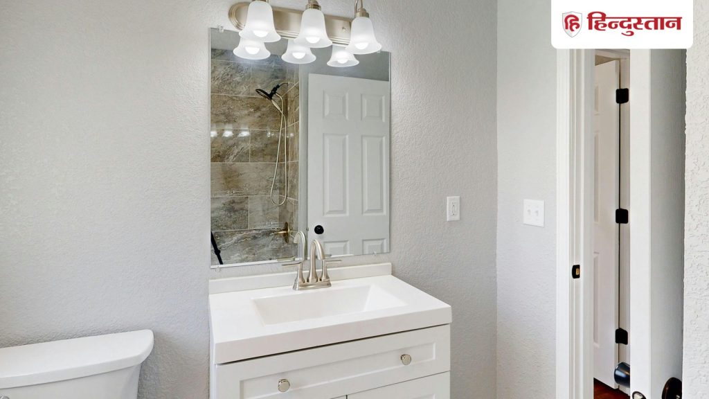 વાસ્તુ ટિપ્સઃ ઘરમાં અરીસો ક્યાં મૂકવો જોઈએ? તમારી એક ભૂલને કારણે આવું થઈ શકે છે… Vastu Tips: घर में शीशा कहां लगाना चाहिए? आपकी एक गलती से हो सकता है ये...