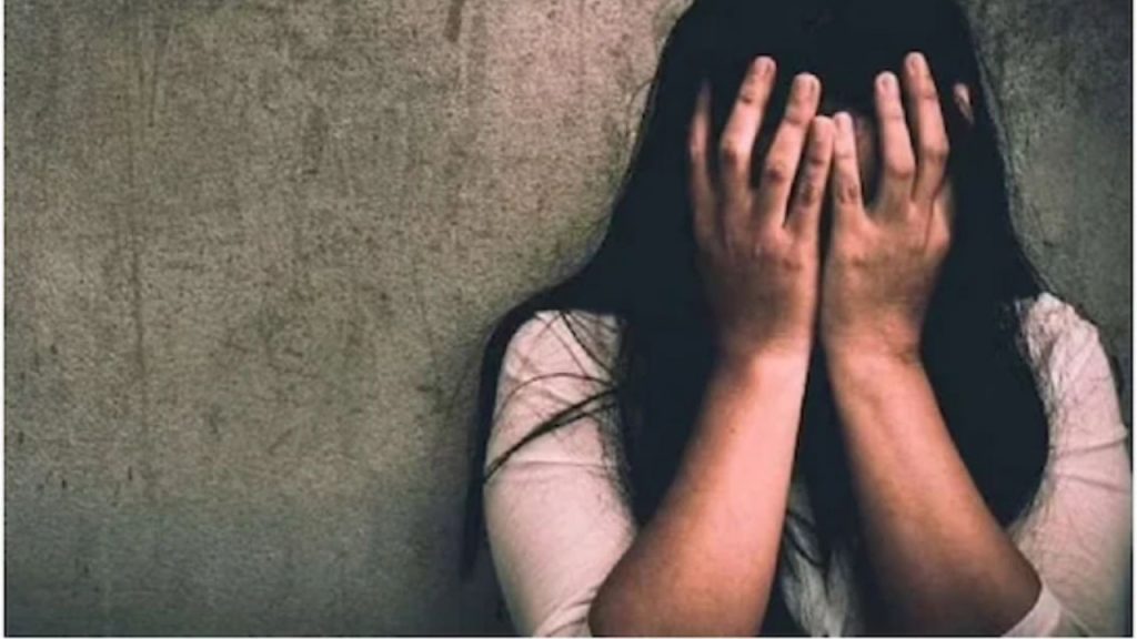 'करियर बर्बाद कर देगा...', नेशनल लेवल की शूटर ने कोच पर लगाया यौन शोषण का आरोप; परफॉर्मेंस रिव्यू के बहाने होटल में हैवानियत | national level shooter has accused her coach of Sexual assault in...