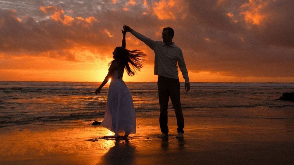 बेहद रोमांटिक और वफादार होते हैं इस मूलांक के लोग, पार्टनर की जिंदगी में भर देते हैं रंग | Numerology Number 3 People Are Extremely Romantic Loyal And...