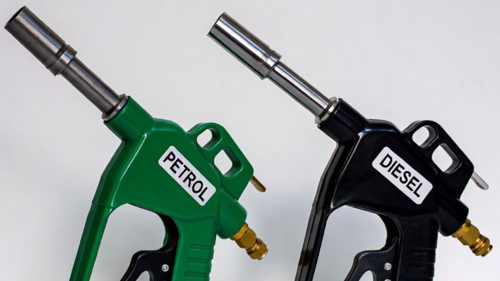 आज सोमवार को कितने बढ़े-घटे पेट्रोल-डीजल के दाम? यहां करें चेक | petrol diesel price today 19 January 2026 Monday check rates in your...