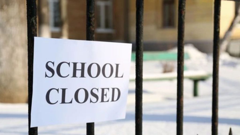 शीत लहर के चलते पटना में 5 जनवरी तक कक्षा 5 तक के स्कूल रहेंगे बंद, डीएम ने जारी किया आदेश | Due to cold wave, schools up to class 5 will remain closed in Patna till January...