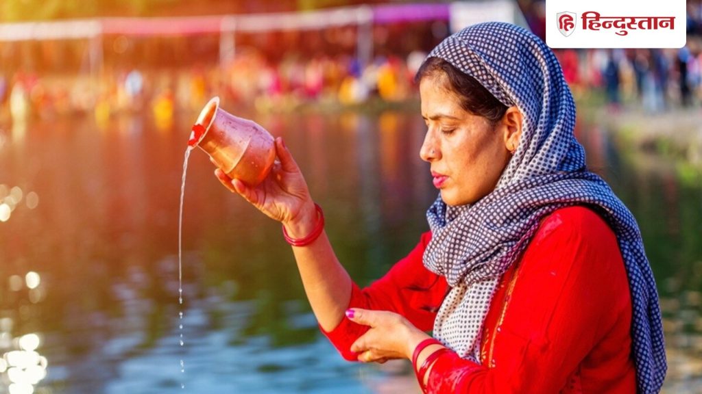 गुड़ मिले जल से सूर्य देव को अर्घ्य देने से क्या होता है? जानिए इसका महत्व और...