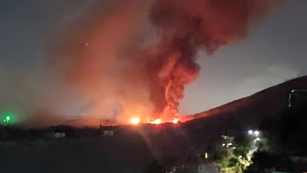 अमेरिकी हमले के बाद वेनेजुएला में इमरजेंसी की घोषणा, विस्फोट की आवाज सुनने के बाद लिया गया फैसला | venezuela emergency has been declared explosions us tensions caracas airstrikes after trumps...