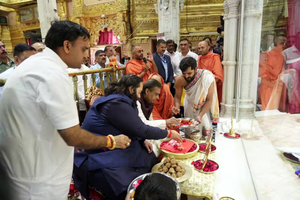 Anant Ambani Salangpur Hanumanji Temple: સાળંગપુર દાદાના દ્વારે અંબાણી પરિવાર! અનંત અંબાણીએ મંદિરને આપ્યું ૫ કરોડનું દાન, જાણો કેમ સાળંગપુર ધામ છે લાખો ભક્તોની આસ્થાનું કેન્દ્ર - Anant Ambani...