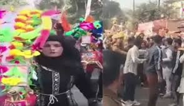 કંવરને બુરખો પહેરીને લાવવાનો મામલો ગરમાયો, મૌલાનાનો વાંધો; સ્ત્રી… बुर्का पहनकर कांवड़ लाने का मामला गरमाया, मौलाना का एतराज; महिला...