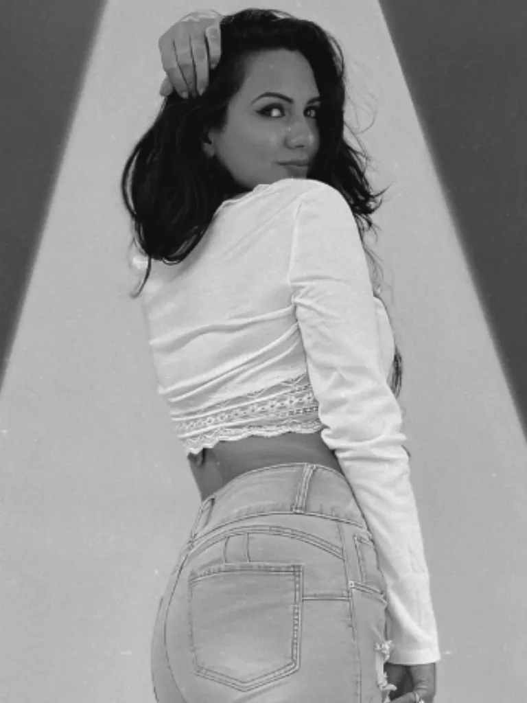 ગૌરવ ખન્નાની પત્ની આકાંક્ષા ચમોલાની સરખામણી તારા સુતરિયા સાથે કેમ થાય છે?