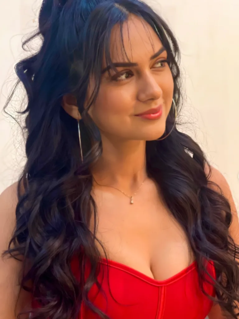 ગૌરવ ખન્નાની પત્ની આકાંક્ષા ચમોલાની સરખામણી તારા સુતરિયા સાથે કેમ થાય છે?