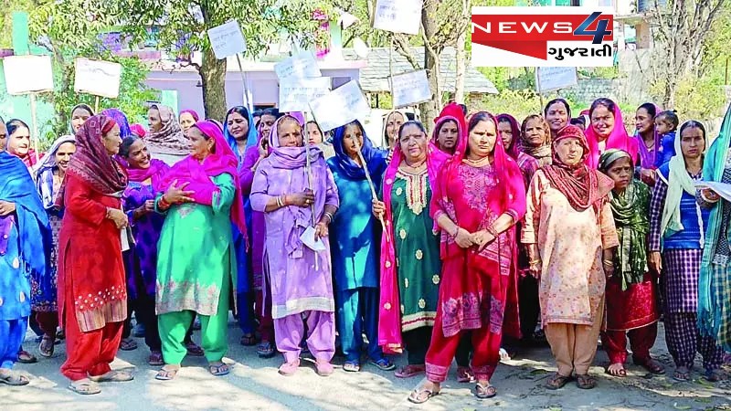 ધુગિયાલમાં સ્માર્ટ મીટરનો વિરોધ, મહિલા શક્તિએ ગર્જના કરી स्मार्ट मीटर का विरोध, ढुगियाल में गरजी नारी शक्ति