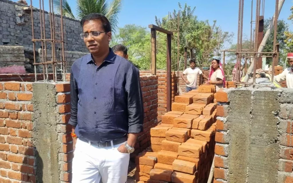 કલેકટરે આંગણવાડી અને પીએમ આવાસના અધૂરા કામો જલ્દી પૂર્ણ કરવા જણાવ્યું હતું. कलेक्टर ने आंगनबाड़ी और पीएम आवास के अपूर्ण कार्यों को जल्द पूरा करने के...