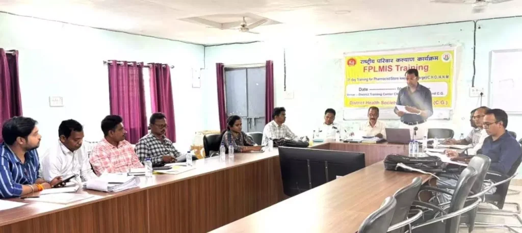 CG: राष्ट्रीय कुष्ठ उन्मूलन कार्यक्रम की समीक्षा बैठक संपन्न