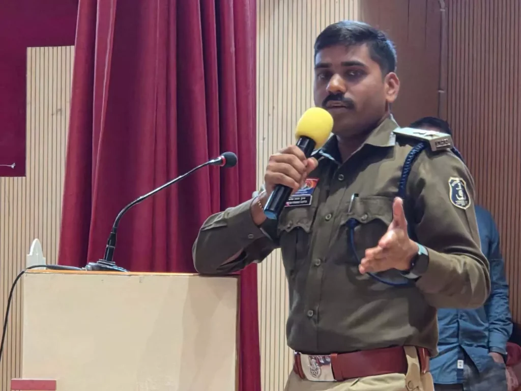 डीसीपी सेंट्रल जोन का पॉलिटेक्निक कॉलेज में संवाद से समाधान