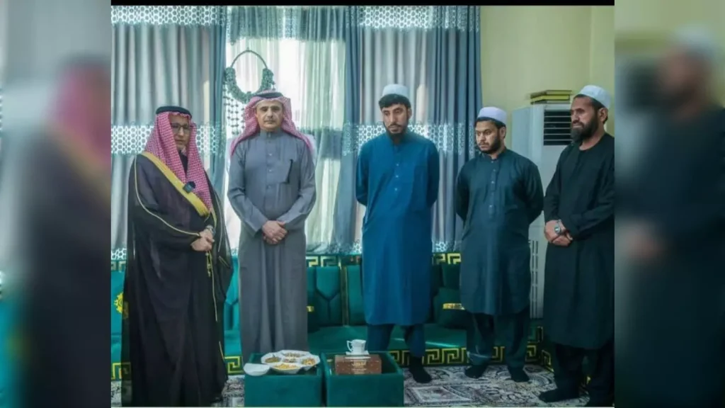 સાઉદી અરેબિયાની મધ્યસ્થી બાદ અફઘાનિસ્તાને 3 પાકિસ્તાની સૈનિકોને મુક્ત કર્યા सऊदी अरब की मध्यस्थता के बाद अफ़गानिस्तान ने 3 पाकिस्तानी सैनिकों को रिहा...