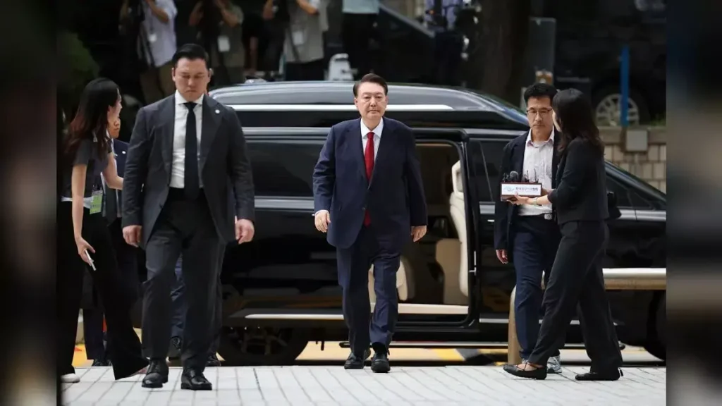 दक्षिण कोरिया के पूर्व राष्ट्रपति यून को कानून लागू करने के लिए उम्रकैद की...