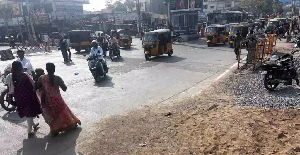 ખમ્મામમાં માર્ગ અકસ્માતોને રોકવા માટે 43 બ્લેક સ્પોટની ઓળખ કરવામાં આવી છે, મોટા સુધારા… Khammam में सड़क हादसों रोकने के लिए 43 ब्लैक स्पॉट की पहचान, बड़े सुधारों की...