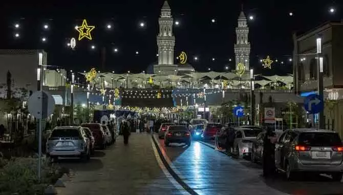 મદીનામાં રમઝાનની સાંસ્કૃતિક અને સામુદાયિક ઉજવણી Medina में रमज़ान का सांस्कृतिक और सामुदायिक उत्सव