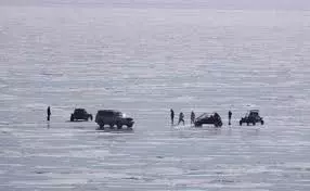 રશિયા: બૈકલ તળાવ પર મોટો અકસ્માત, 8 લોકોના દર્દનાક મોત Russia: बैकाल झील पर बड़ा हादसा, 8 लोगों की दर्दनाक मौत