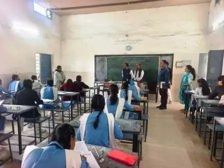 કલેક્ટરે પરીક્ષા કેન્દ્રોનું ઓચિંતું નિરીક્ષણ કર્યું હતું कलेक्टर ने परीक्षा केन्द्रों का किया आकस्मिक निरीक्षण