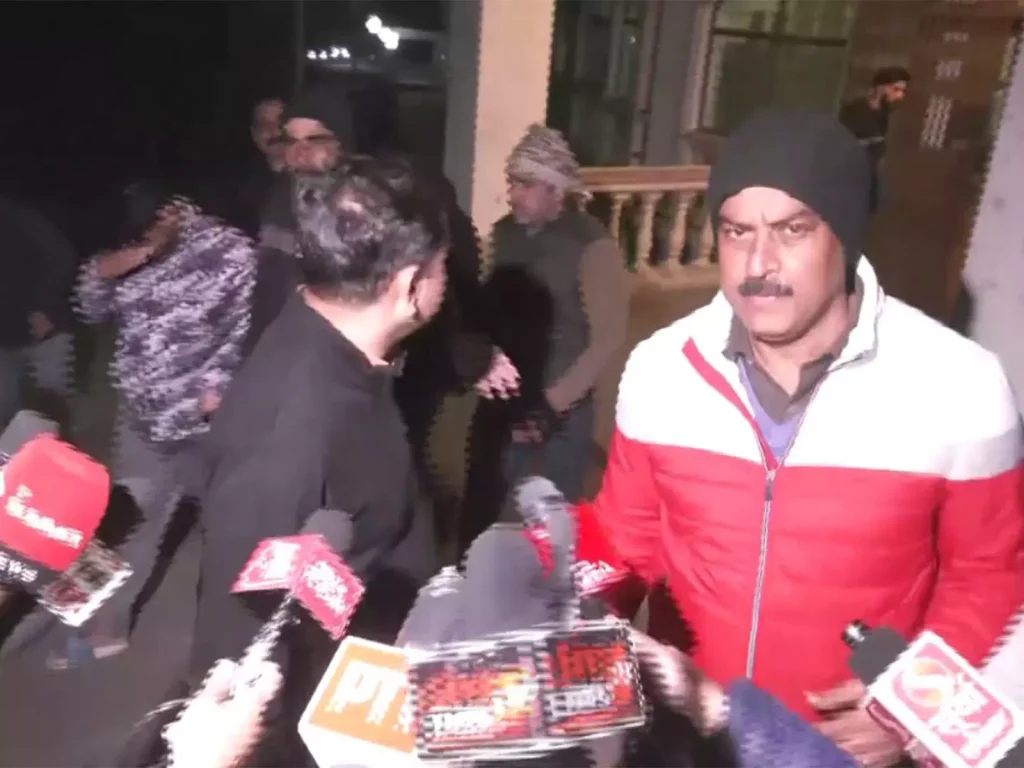 દિલ્હી પોલીસ દ્વારા અટકાયત કરાયેલા ત્રણ IYC કાર્યકરોને શિમલા કોર્ટમાં મોકલવામાં આવશે… दिल्ली पुलिस द्वारा हिरासत में लिए गए तीन IYC कार्यकर्ताओं को शिमला अदालत...