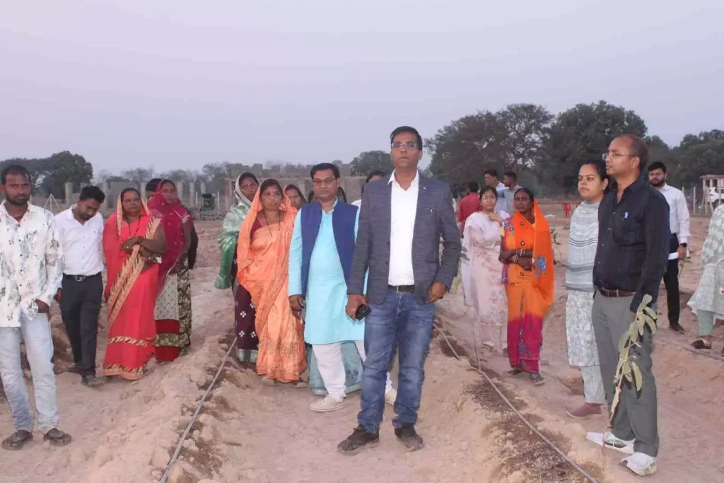 कलेक्टर कन्नौजे ने सुखापाली में महिला समूहों के अमरूद खेती के कार्यों का...