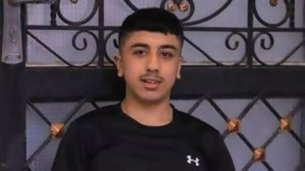 Israeli सेना ने फ़िलिस्तीनी किशोर को गोली मारी, खून बहने से उसकी मौत होते देख...