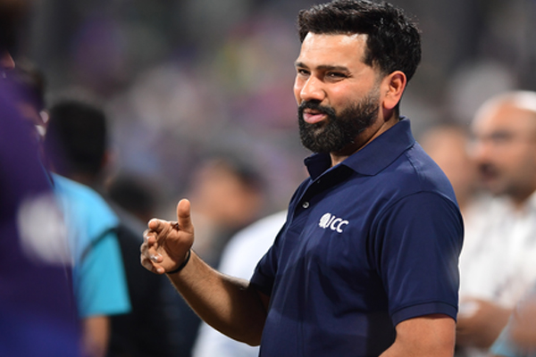 T20 વર્લ્ડ કપ: ભારત-પાકિસ્તાન મેચ પહેલા રોહિત શર્મા અને વસીમ અકરમે ગળે લગાવ્યા