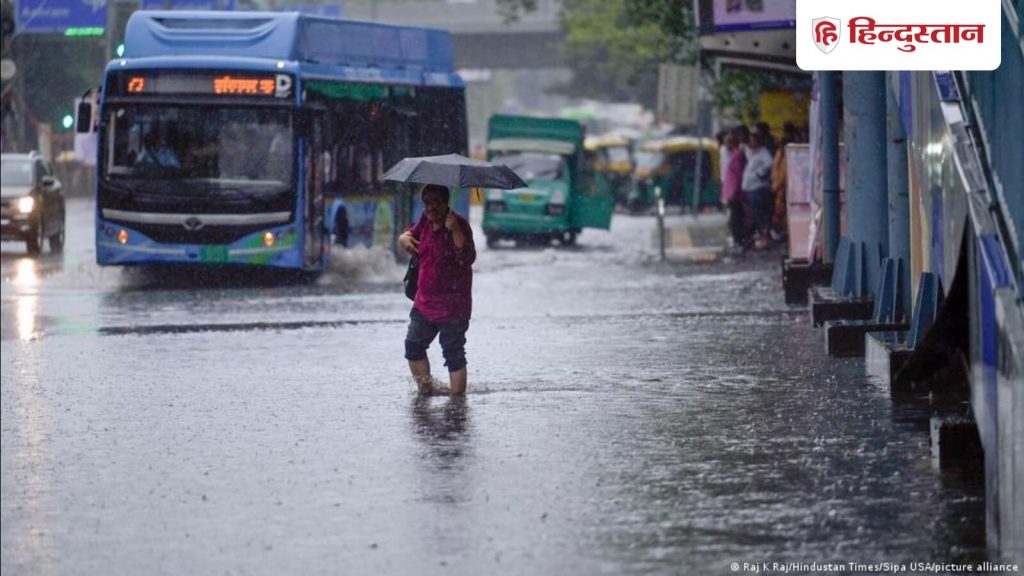 माक्रों बोले, राजनीतिक और आर्थिक संकट का सामना कर रहा...