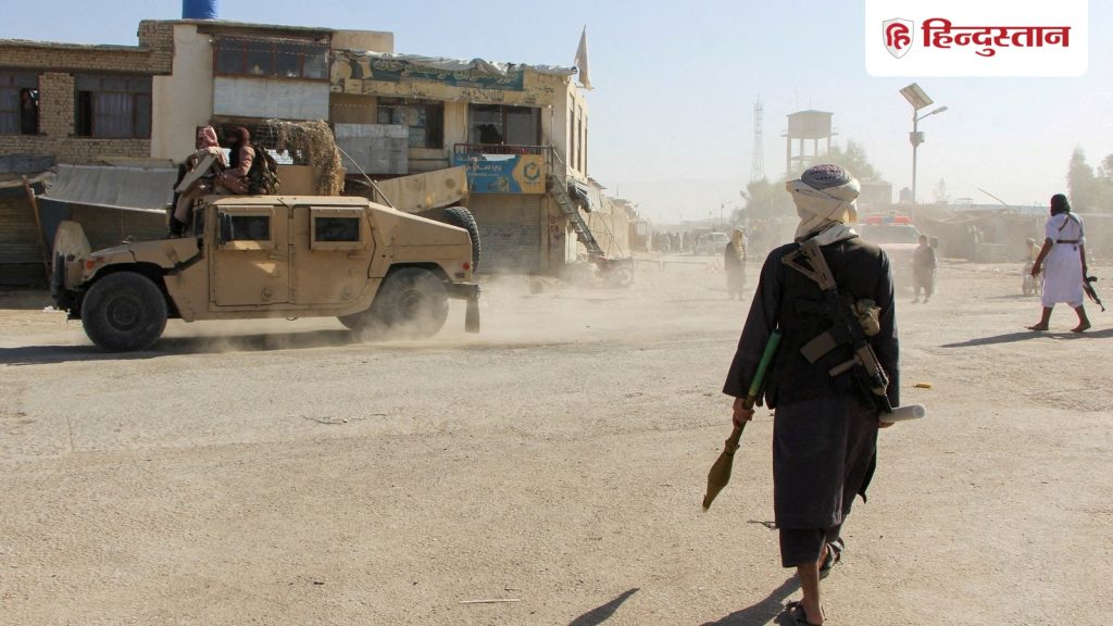 55 पाकिस्तानी सैनिक ढेर, 19 चौकियां तबाह; स्ट्राइक के बाद कहर बनकर टूटी अफगान...