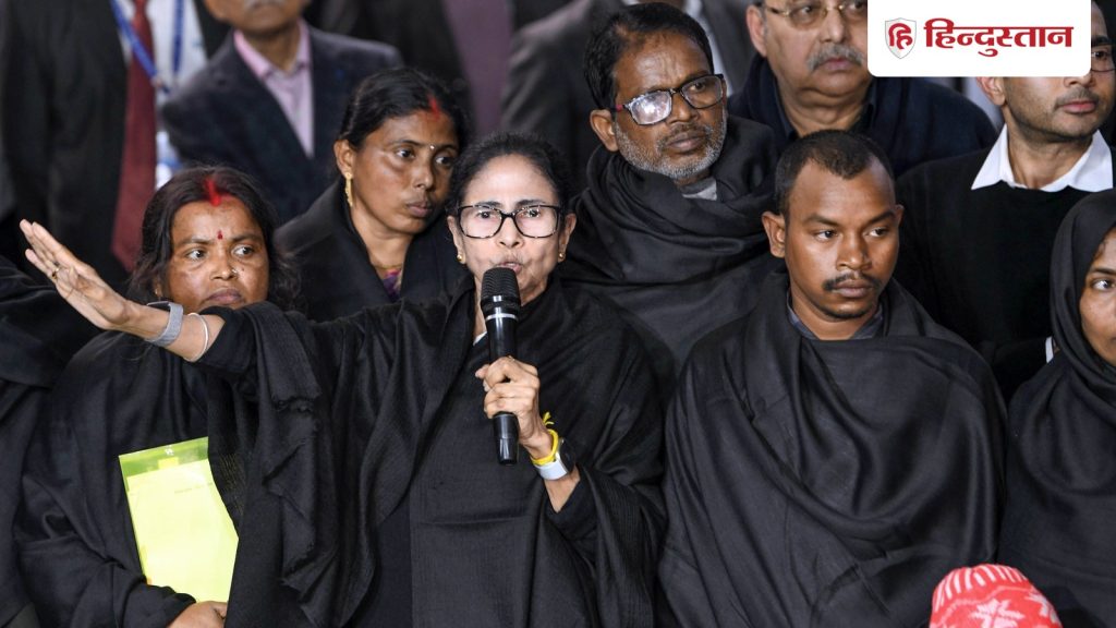 बदसलूकी... मेज पीटी और बैठक छोड़कर चली गईं, ममता बनर्जी पर चुनाव आयोग का बड़ा...