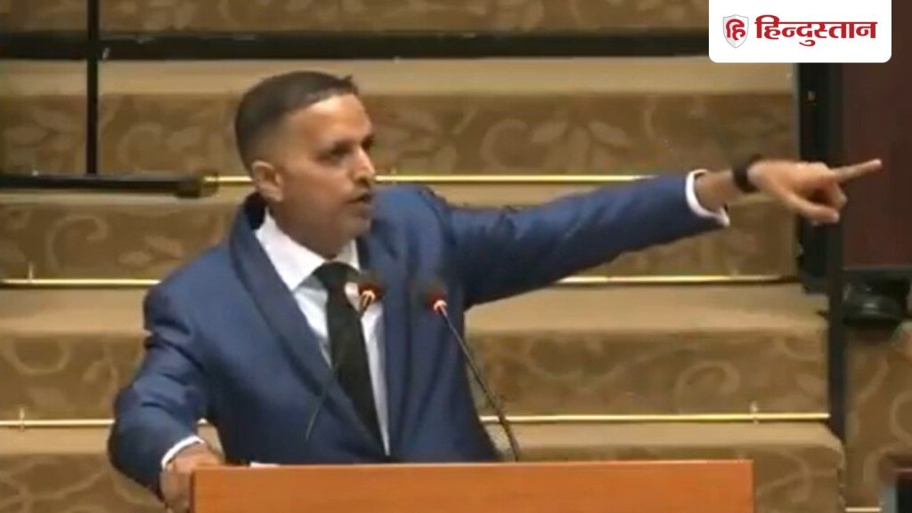 गयाना की संसद में मंत्री ने हिंदी में विपक्ष को ललकारा, कौन हैं ऐसा करने वाले विकास...