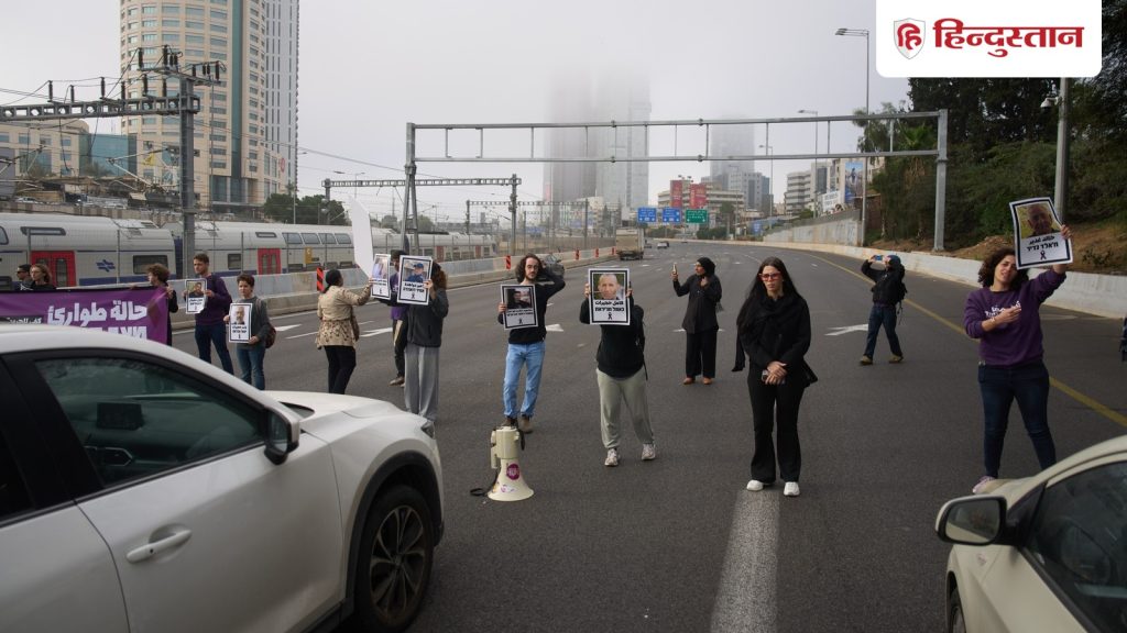 इजरायल में अरब-यहूदी एक साथ उतरे सड़कों पर, जानें क्यों कर रहे...