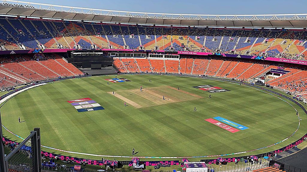 મેચ બતાવ્યા બાદ પરત ફરતી વખતે બાળકોને રિક્ષામાં ઘેટાં-બકરાંની જેમ ભરીને...