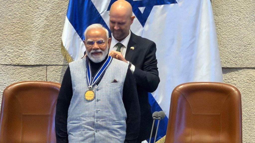 पीएम मोदी का इजरायल में भी जलवा, स्पीकर ऑफ द नेसेट मेडल से हुए सम्मानित