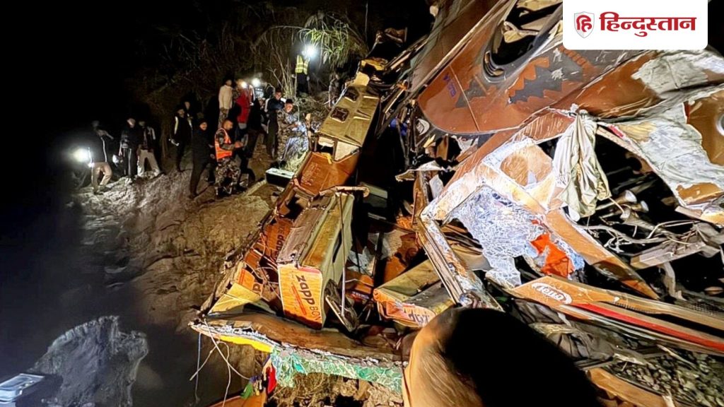 नेपाल में हाईवे से नदी में गिरी बस, 19 की गई जान; मृतकों में ब्रिटिश और चीनी...