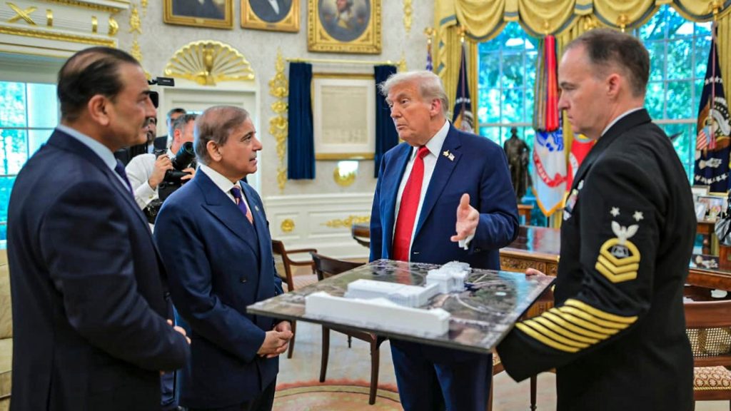 जी हुजूरी के बाद भी पाक को कुछ ना मिला, भारत-US ट्रेड डील पर पाकिस्तानियों ने मुनीर को कर दिया...