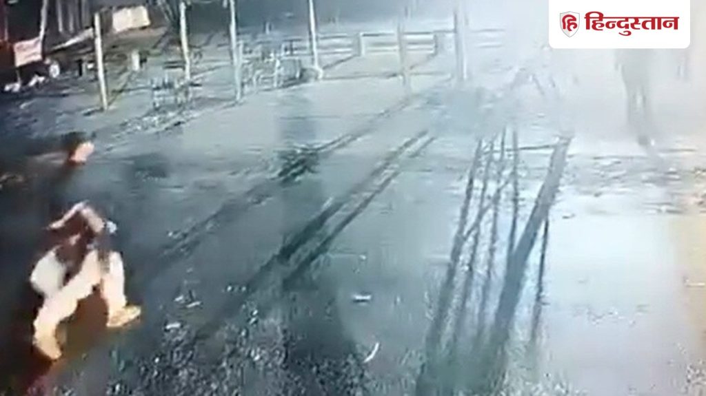 शॉल ओढ़े आया और खुद को उड़ा लिया, पाकिस्तान में आत्मघाती हमला; जिम्मेदार कौन